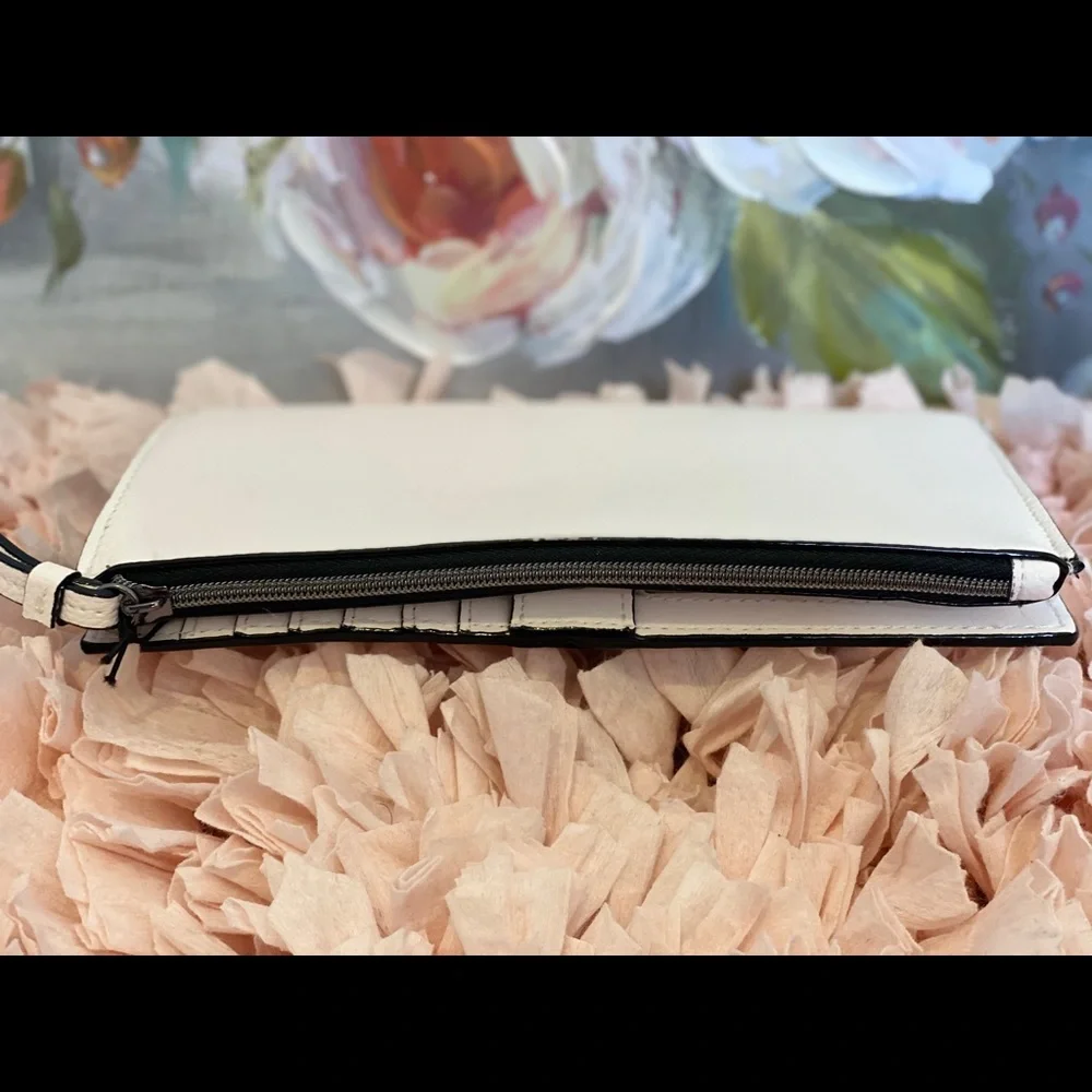 Victoria Secret Wallet - Picture 2 of 4